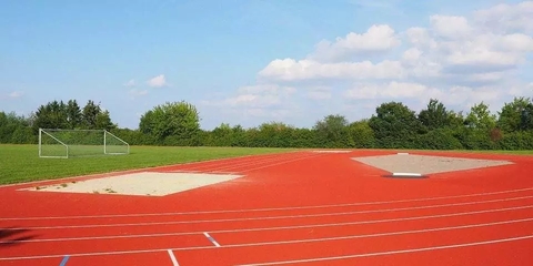 亚体君小课堂 塑胶跑道知多少？深度解析预制型跑道卷材
